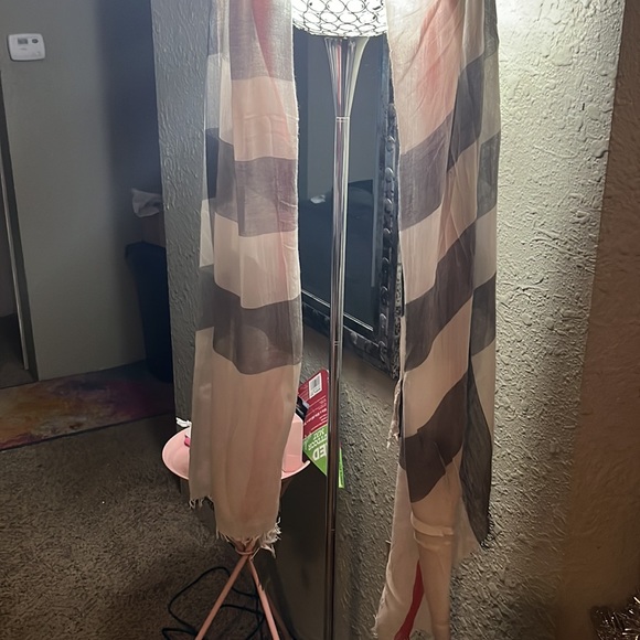 Burberry scarf crinkle style - Picture 11 of 11